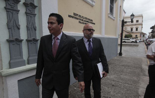 Abogados de Mulino, Ramsés Barrera y Luis Gómez, cuestionan labor de fiscal en investigación de los radares.  / Foto Víctor Arosemena