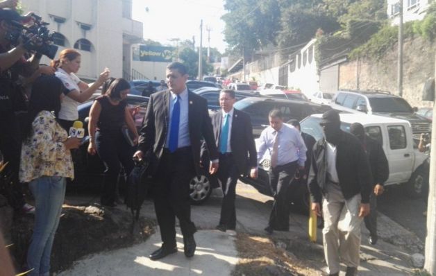 El fiscal de El Salvador allana la oficina de Mossack Fonseca. / Prensa Gráfica El Salvador El fiscal de El Salvador allana la oficina de Mossack Fonseca. / Foto Prensa Gráfica El Salvador