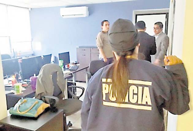 Fiscalía General de El Salvador allana las oficinas de Mossack Fonseca y revisa material informático