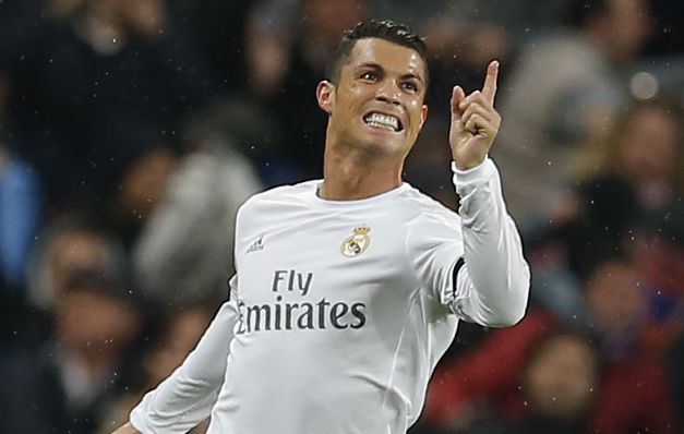 Cristiano Ronaldo (izq.) metió al Real Madrid a semifinales. Cristiano Ronaldo (izq.) metió al Real Madrid a semifinales.