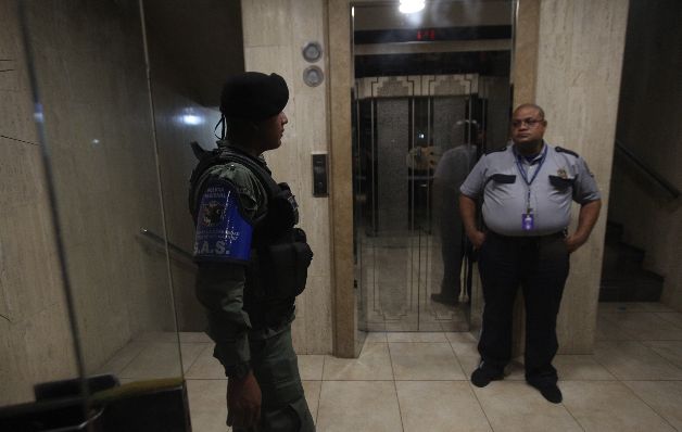 El despacho de la firma Mossack Fonseca fue allanado esta semana. / Edwin González Piden investigar fondos de la campaña de JC Varela