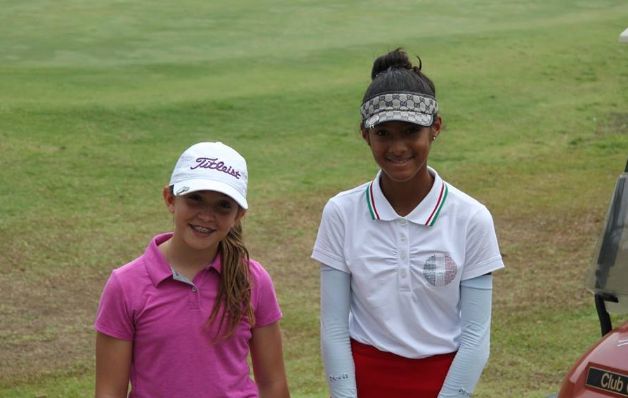 Belleza en el ‘green’: Lúa Pousa y Carmen Fletcher compitieron en la categoría de los 11-12 años. Fueron las únicas niñas de este nivel que participaron. Belleza en el ‘green’: Lúa Pousa y Carmen Fletcher compitieron en la categoría de los 11-12 años. Fueron las únicas niñas de este nivel que participaron.