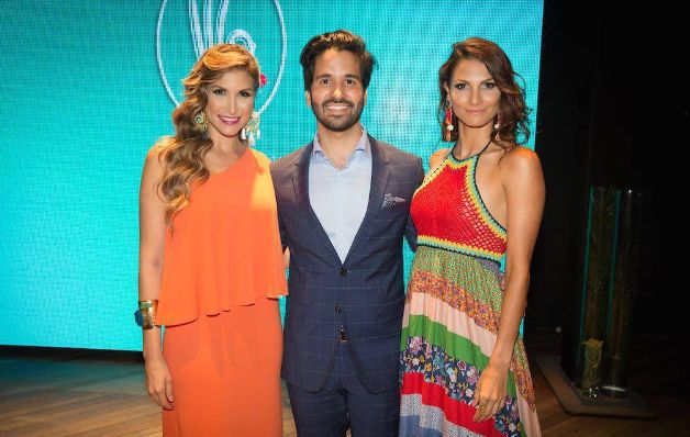 Analia Núñez y Carolina Dementiev, las presentadoras de la noche. Analia Núñez y Carolina Dementiev, las presentadoras de la noche.
