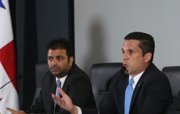 Luis Hincapié y Gian Castillero en una conferencia de prensa.  / Foto Cortesía