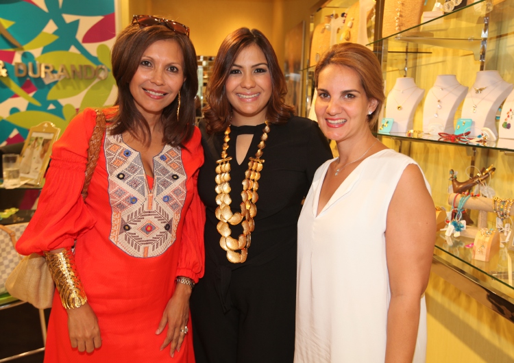 5. Yamilet Cornejo, María Paola Roja y Mary Constantakis. 5. Yamilet Cornejo, María Paola Roja y Mary Constantakis.