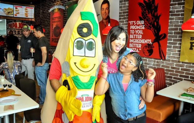 4. Ana Alejandra Carrizo y Sharick Quinzada.