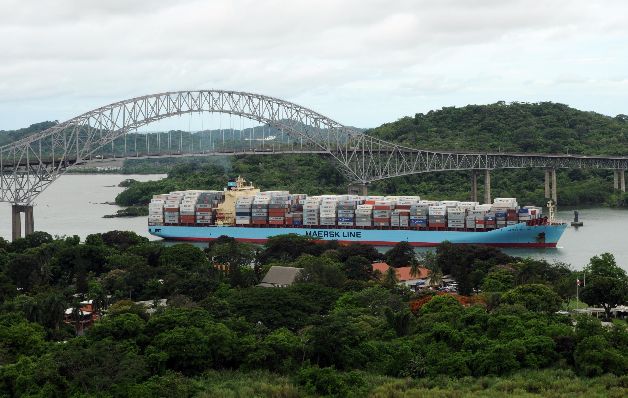 En abril de 2013, Maersk retiró dos rutas del Canal de Panamá, por el que transita desde 1917. / EFE