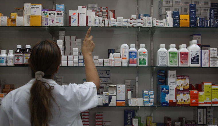 Los farmacéuticos no pueden ofrecer más de la dosis recetada. Los farmacéuticos no pueden ofrecer más de la dosis recetada. /Foto Edwin González