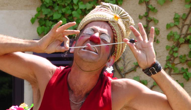 Quiere ser grande y amado. Se convierte en «El SAÂDIKH". Quiere ser grande y amado. Se convierte en «El SAÂDIKH". /Foto www.midilibre.fr