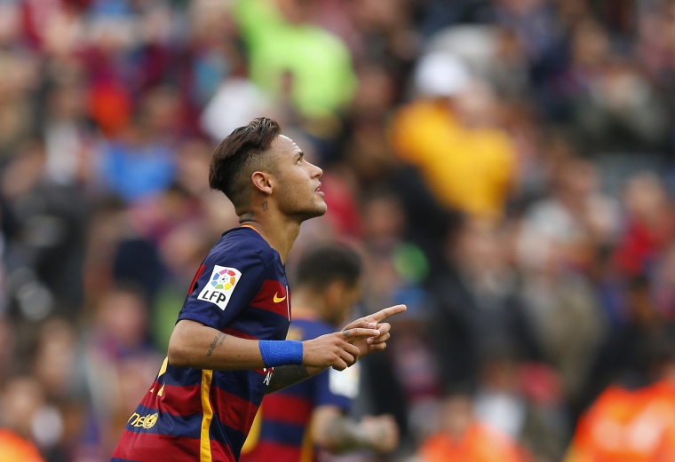Aporte Neymar Jr. sentenció la goleada del Barcelona frente al Espanyol con un tanto a los 83 minutos. Antes, Suárez y Messi marcaron para un recital al completo por parte de la popular “MSN” blaugrana./Foto AP