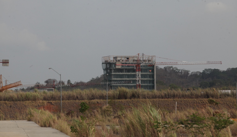 El presidente suspendió importantes obras perjudicando inversión. El presidente suspendió importantes obras perjudicando inversión. /Foto Archivo