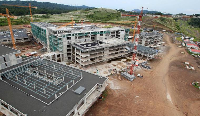 Ciudad de la Salud: Las obras de la Ciudad Hospitalaria, ahora llamada Ciudad de la Salud, llevaban año y medio suspendidas. El 15 de marzo del 2016 se reanudó el proyecto insignia del gobierno de Ricardo Martinelli.
