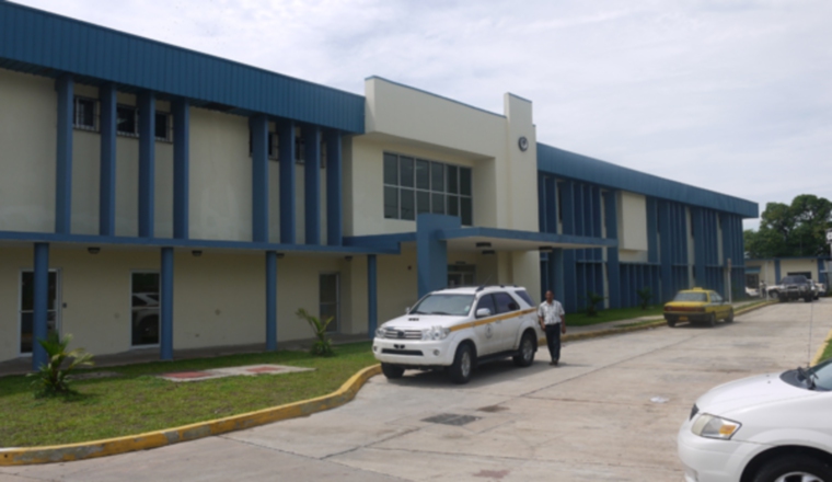 Policlínica J.J. Vallarino: El exdirector de la Caja de Seguro Social (CSS) Guillermo Sáez Llorens aseguró en una carta que el proyecto de estacionamientos de la policlínica J.J. Vallarino está en total abandono, causando gran preocupación su pobre ejecución.