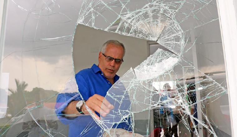 Roberto Arango, director de Pandeportes, hace la inspección. Roberto Arango, director de Pandeportes, hace la inspección. /Foto Cortesía Pandeportes
