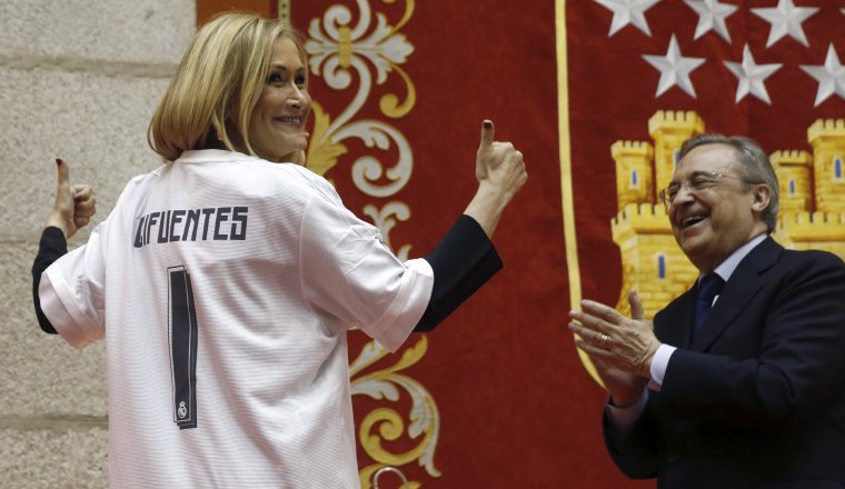 Florentino Pérez junto a Cristina Cifuentes, presidenta de la Comunidad de Madrid. Florentino Pérez junto a Cristina Cifuentes, presidenta de la Comunidad de Madrid.