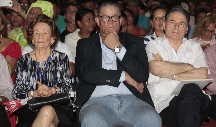 En el acto del domingo, se congregaron también figuras veteranas del PRD, como Susana Richa de Torrijos y Aristides Royo. /Foto Víctor Arosemena