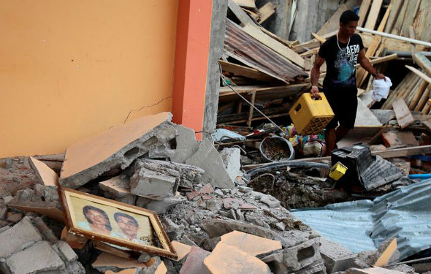 Daños, tras terremoto en Ecuador. Foto/ EFE
