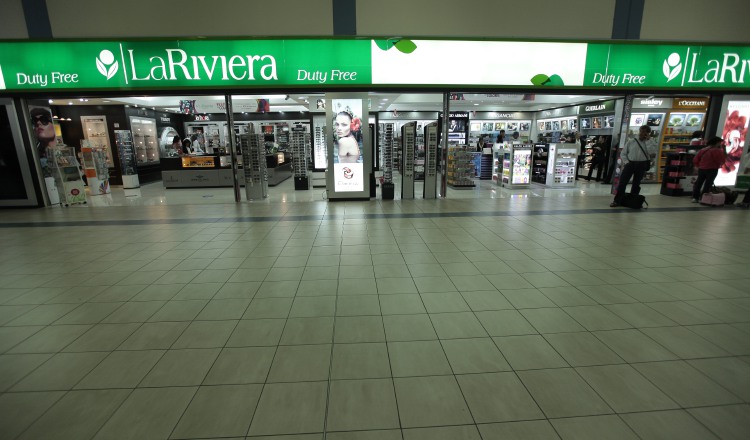 Trabajadores del grupo Wisa señalaron que ya se han dado despidos en la cadena La Riviera, propiedad de Waked. /Foto Archivo