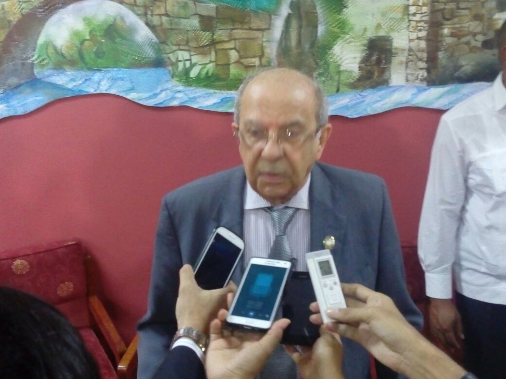 Gustavo Garcia de Paredes dejará en tres meses deja el cargo de rector. 