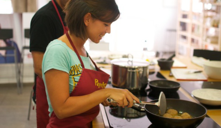 Retire las sobras de alimentos para evitar su carbonización.