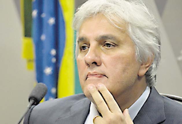 Senado destituye exjefe oficialista que implicó a la presidenta