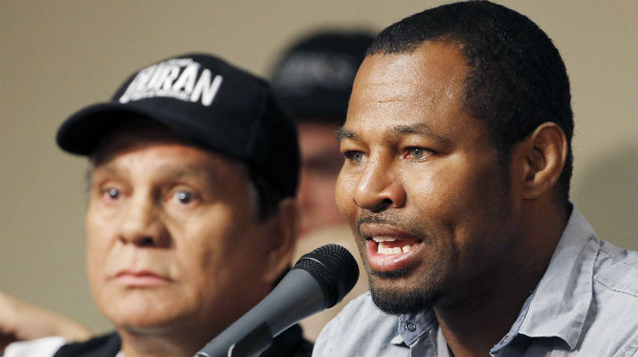 Roberto Durán y 'Sugar' Mosley. Foto: AP