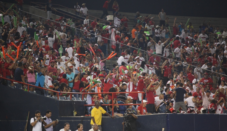 Público: Cuando la temporada se puso en marcha, los aficionados no acudieron en gran cantidad a los estadios, sin embargo, en la final no dejaron solo al equipo. Para Metro fue importante coronarse frente a su gente. /Foto Josue Arosemena