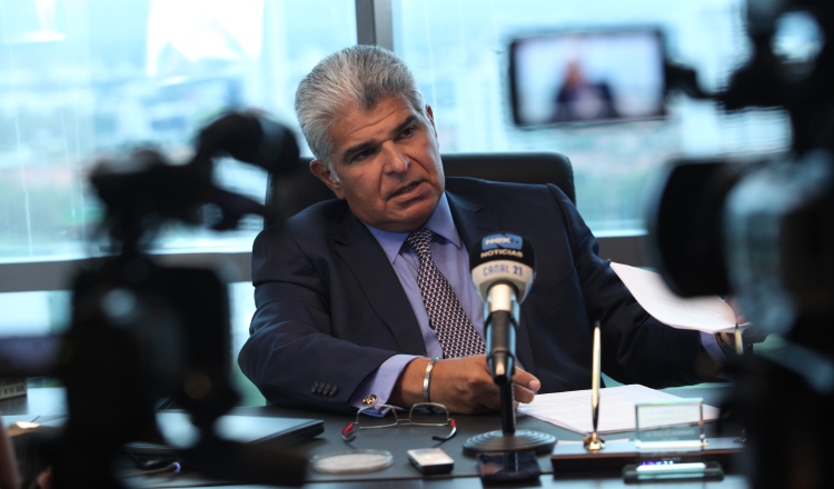 Desde su oficina el exministro de Seguridad José Raúl Mulino aseguró que peleará hasta el final. /Foto Edwin González
