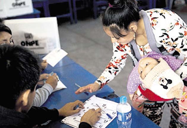 Sin mayores incidentes, cerraron jornada  los colegios electorales