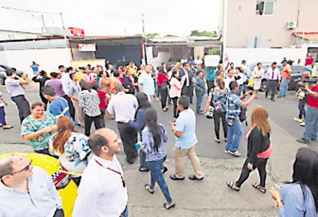 Trabajadores y miembros del CD protestaron y exigieron justicia