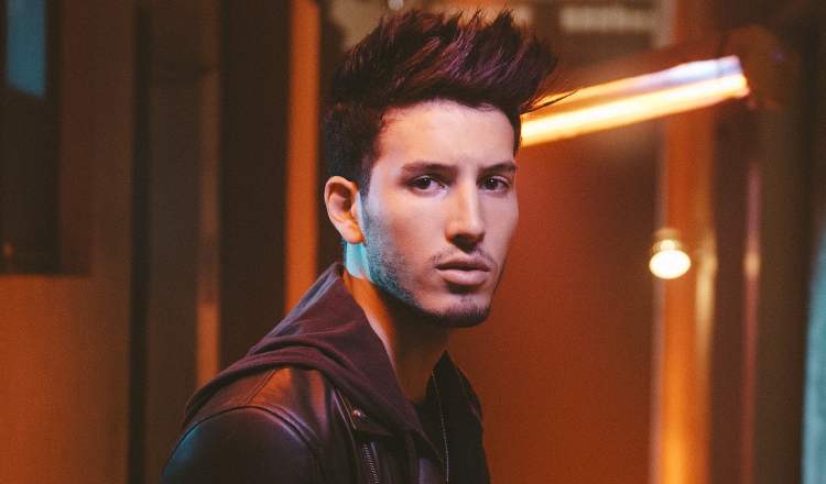 ‘Traicionera’ es el nuevo sencillo musical del artista colombiano. Está nominado en los Premios Juventud y espera regresar a Panamá.
