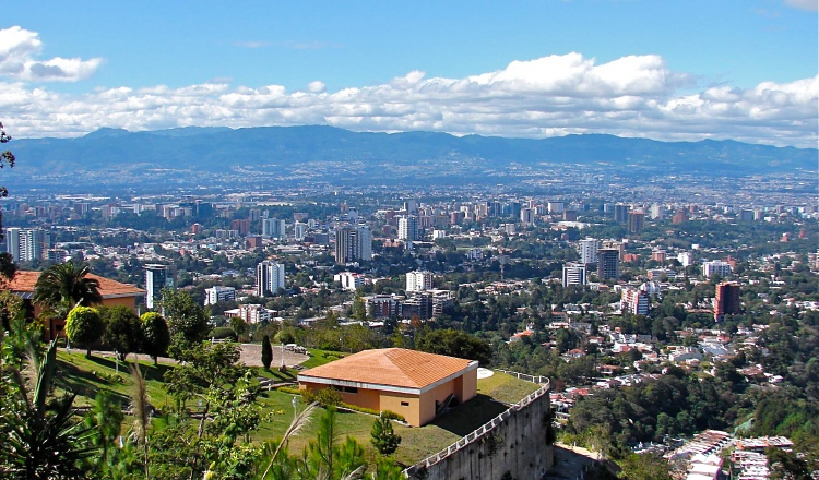 Icefi reconoce que Gobierno avanzó en el cumplimiento de metas. /Foto Archivo 