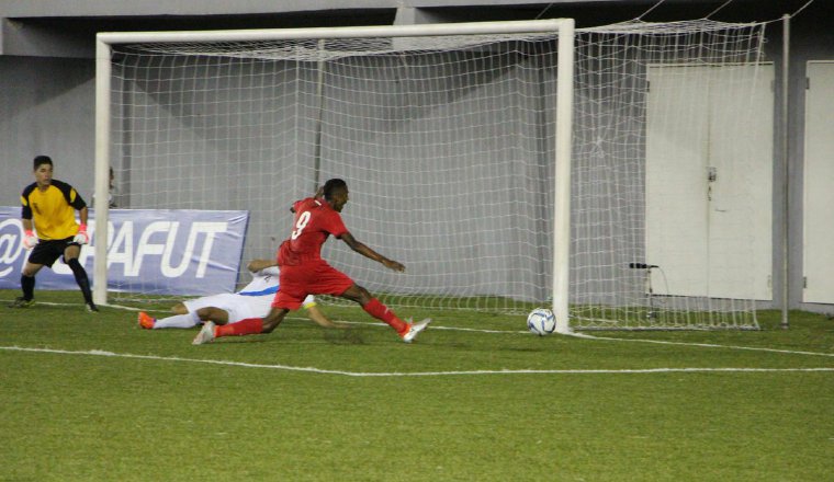 Leandro Ávila, de Panamá (9), no pudo anoche ante los chapines. /Foto Cortesía@Fepafut