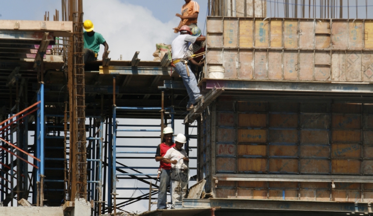 Profesionales y técnicos han disminuido en la construcción.