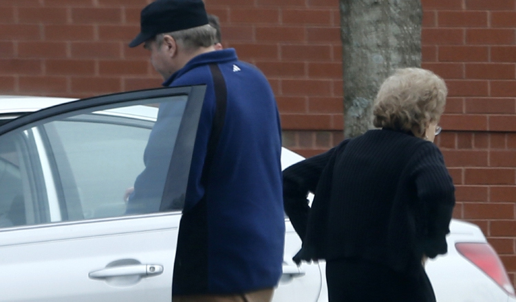John Hinckley y su madre, en un centro de recreación. /Foto AP