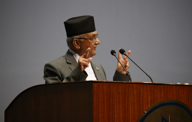 Primer ministro nepalí, Sharma Oli, dejó al cargo por crisis política.