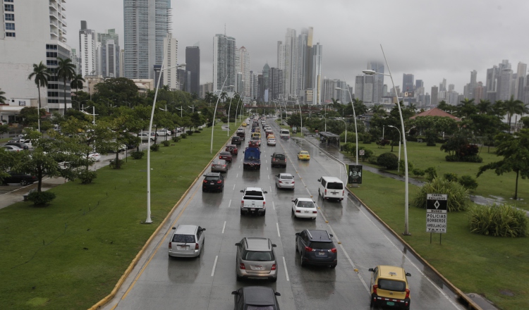 El diputado del Partido Revolucionario Democrático (PRD) Raúl Pineda  dijo que propondrá la derogación de leyes en las que se apoya la plataforma digital Uber para funcionar en Panamá. Archivo 