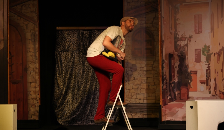 Mike Pilisi: Disfruta trabajar en comedias y en obras infantiles. 