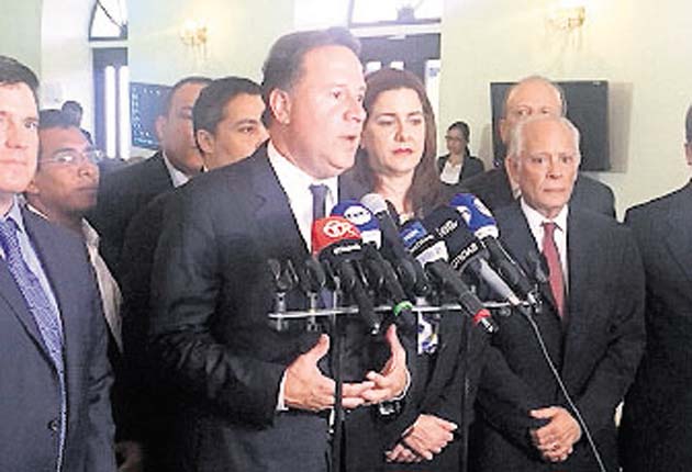Varela reacciona y dice que su gobierno es ‘transparente a diario’