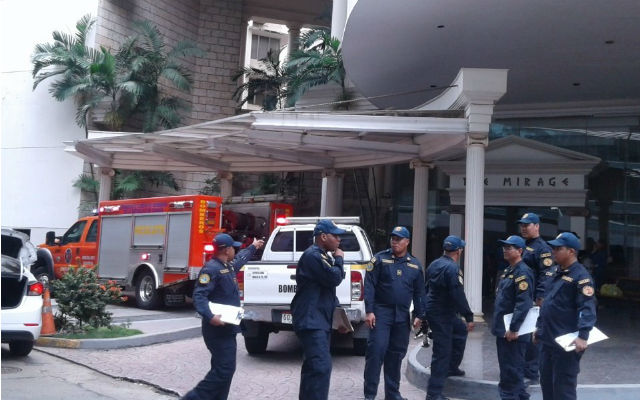 Bomberos durante operativo en Paitilla