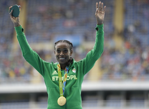  Ayana borra de las listas el  récord de la china Junxia Wang. Foto/AP 
