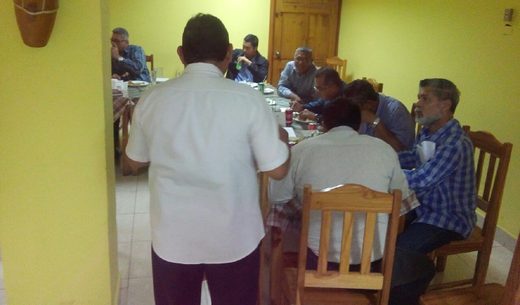 Reunión entre la ATTT y dirigencia del transporte selectivo. Foto: Elena Valdéz