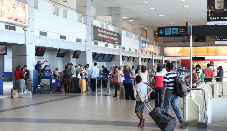 En los cinco primeros meses del año pasaron 242,052 pasajeros por el aeropuerto internacional. En los cinco primeros meses del año pasaron 242,052 pasajeros por el aeropuerto internacional. /Foto Archivo