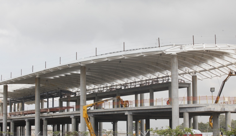 Se detuvó la construcción y se adecuó a las necesidades de la empresa Copa, dominante en la terminal, ya que había sido concebida solo para vuelos intercontinentales, como en los aeropuertos de grandes ciudades. Muelle Sur: Se detuvó la construcción y se adecuó a las necesidades de la empresa Copa, dominante en la terminal, ya que había sido concebida solo para vuelos intercontinentales, como en los aeropuertos de grandes ciudades.