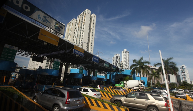 ENA, administradora de los corredores, ha reportado la pérdida de millones de dólares por la práctica de algunos conductores que derriban los brazos electrónicos para evitar el pago de los pajes. /Foto Archivo 