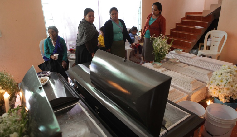 Funeral de la familia Pérez Vásquez. /Foto AP