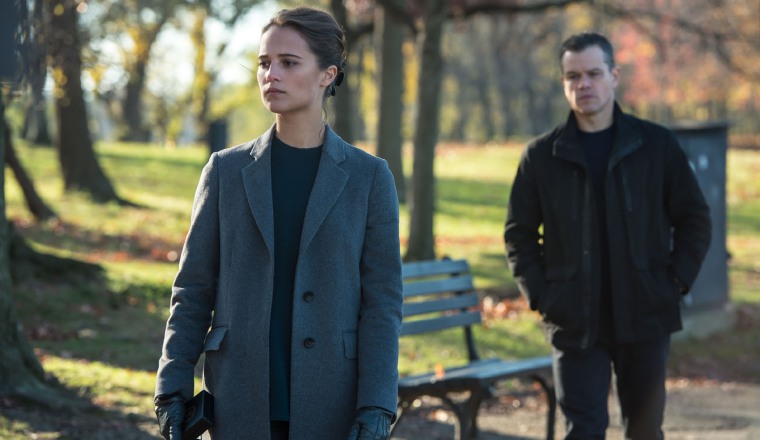 Aunque muchos pueden ser malvados, la contrafigura de Bourne será el agente especial Asset, en la piel de Vincent Cassel, otro actor que se amalgama a las pocas palabras de Bourne. 
