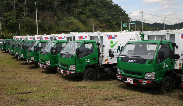 Donación: El Gobierno de Taiwán realizó una donación a la Autoridad de Aseo Urbano y Domiciliario (AAUD) de 64 camiones recolectores de 8 y 20 yardas, que serán distribuidos en 57 municipios de todo el país.