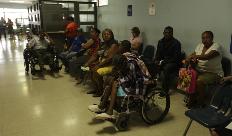 Mientras el Gobierno se interesa en negociar con los servicios de salud pública, pacientes en todo el país sufren una extendida crisis por falta de medicamentos e insumos. /Foto Archivo