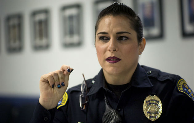 Christine García, primera policía transgénero, en San Diego. FOTO/EFE